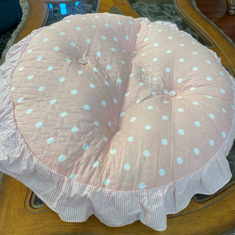 Cute pink and white poke a dot dog bed - Picture 3 of 6